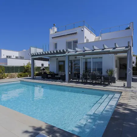 V196 Brisa Villa